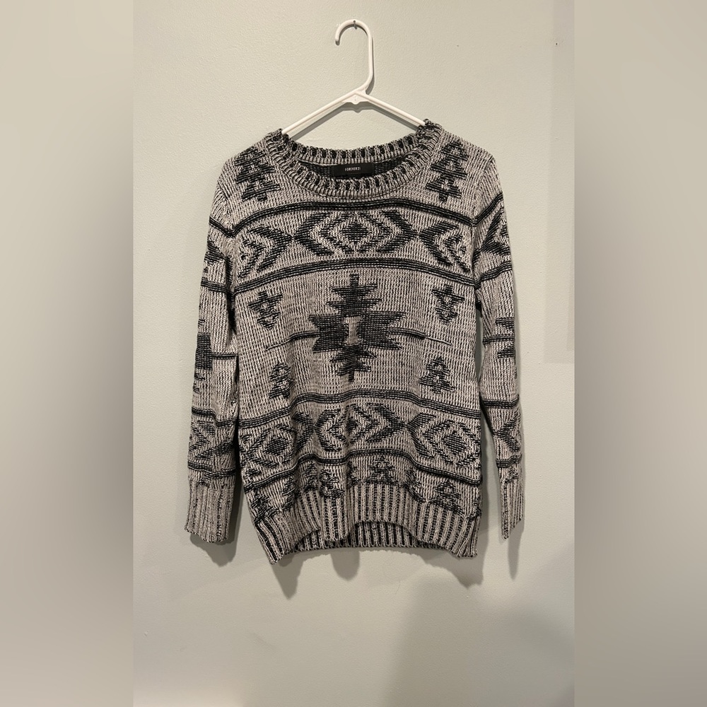 FOREVER 21 AZTEC PRINT SWEATER